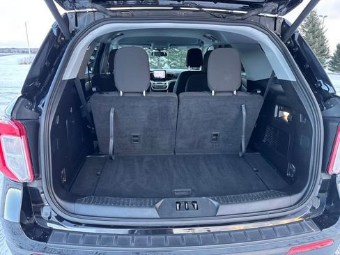 Used 2021 Ford Explorer XLT image 14