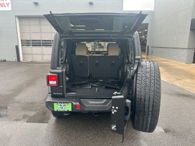 Used 2023 Jeep Wrangler Unlimited Sahara w/ Cold Weather Group AWD/4WD image 26