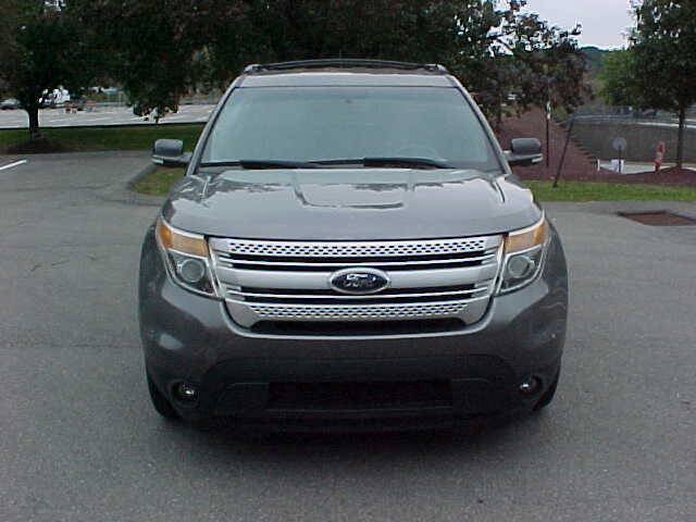 Used 2014 Ford Explorer XLT w/ Equipment Group 202A AWD/4WD image 3