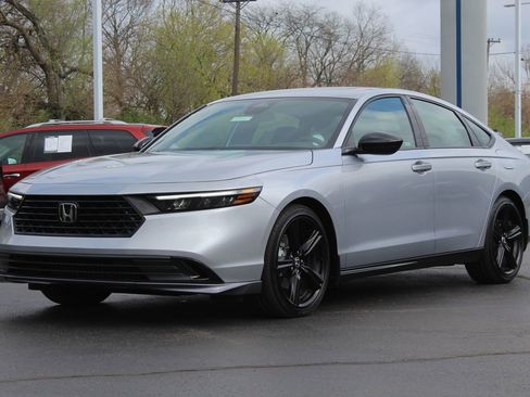 Used 2025 Honda Accord Sport image 4