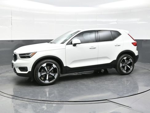Used 2019 Volvo XC40 T5 Momentum AWD/4WD image 3