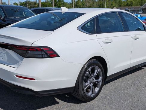 Certified 2023 Honda Accord EX image 8