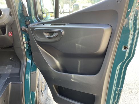 New 2025 Mercedes-Benz Sprinter 2500 image 38