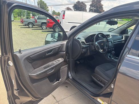 Used 2016 Chevrolet Traverse LT w/ Style and Technology Package AWD/4WD image 11