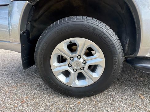 Used 2004 Toyota Sequoia Limited image 35