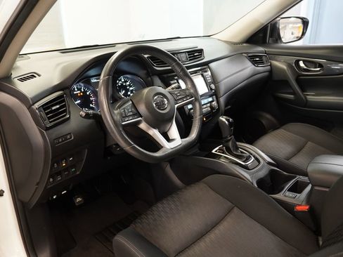 Used 2017 Nissan Rogue SV w/ SV Premium Package AWD/4WD image 6