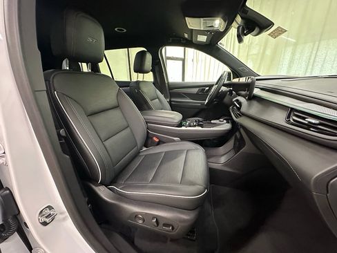 Certified 2025 Buick Enclave Sport Touring image 18