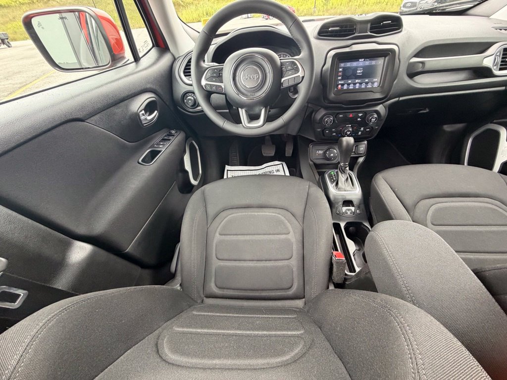 Used 2021 Jeep Renegade Latitude AWD/4WD image 10