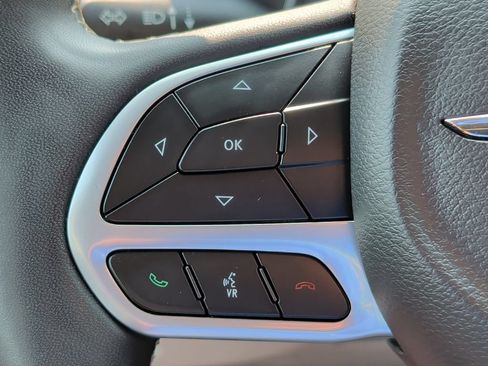 Used 2023 Chrysler Voyager LX FWD image 12