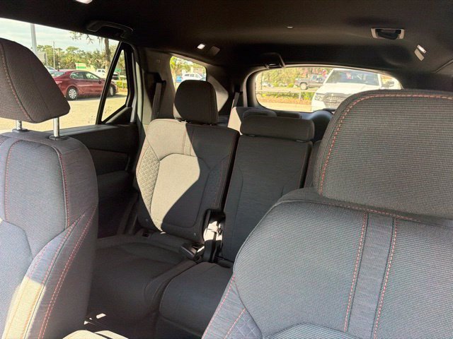 Used 2025 Honda Pilot Sport image 15