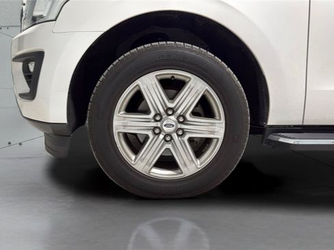 Used 2018 Ford Expedition Max XLT w/ Equipment Group 202A AWD/4WD image 27