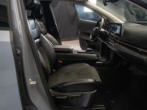 Used 2025 Nissan Ariya AWD image 16