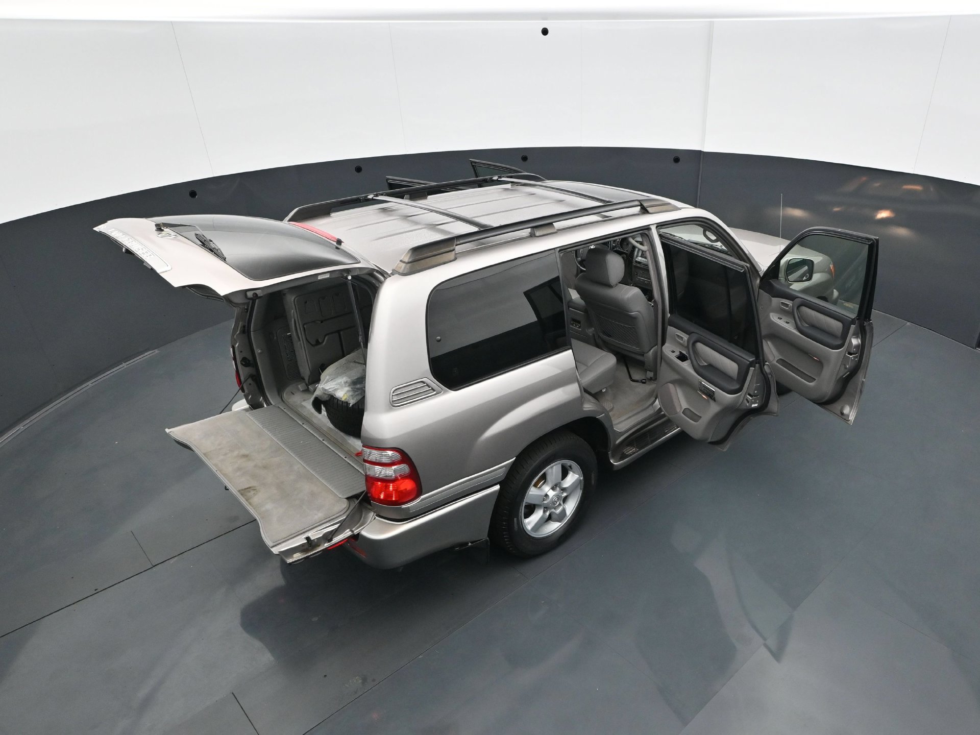 Used 2005 Toyota Land Cruiser AWD/4WD image 43
