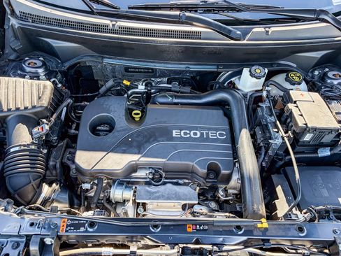 Used 2022 Chevrolet Equinox RS w/ Infotainment Package image 26