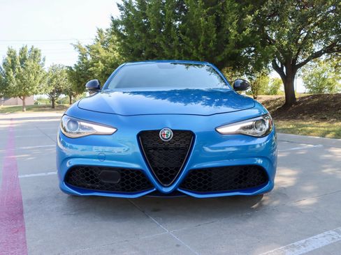 Used 2019 Alfa Romeo Giulia AWD w/ Quick Order Package 22J Sport image 2