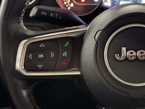 Used 2021 Jeep Wrangler Unlimited Sahara AWD/4WD image 15
