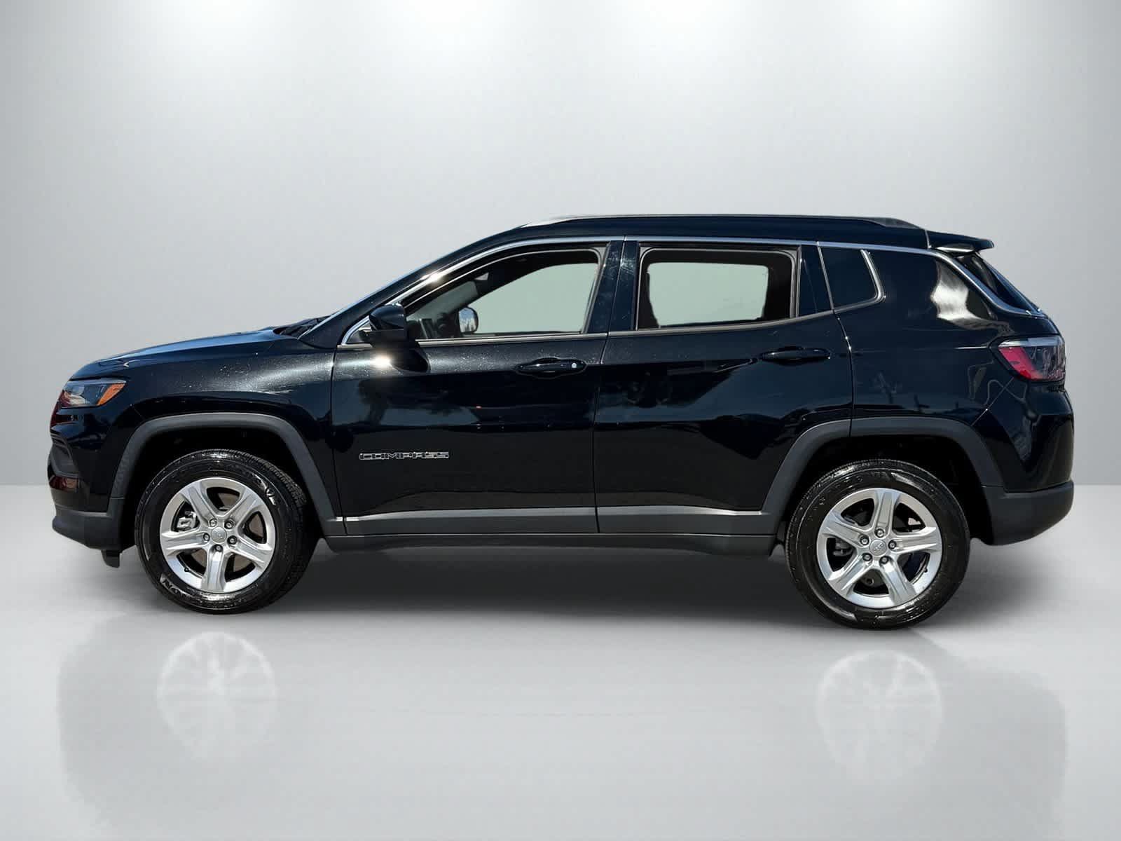 Used 2023 Jeep Compass Latitude AWD/4WD image 2