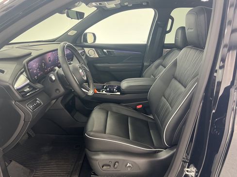 Used 2025 Buick Enclave Avenir w/ Super Cruise Package image 18