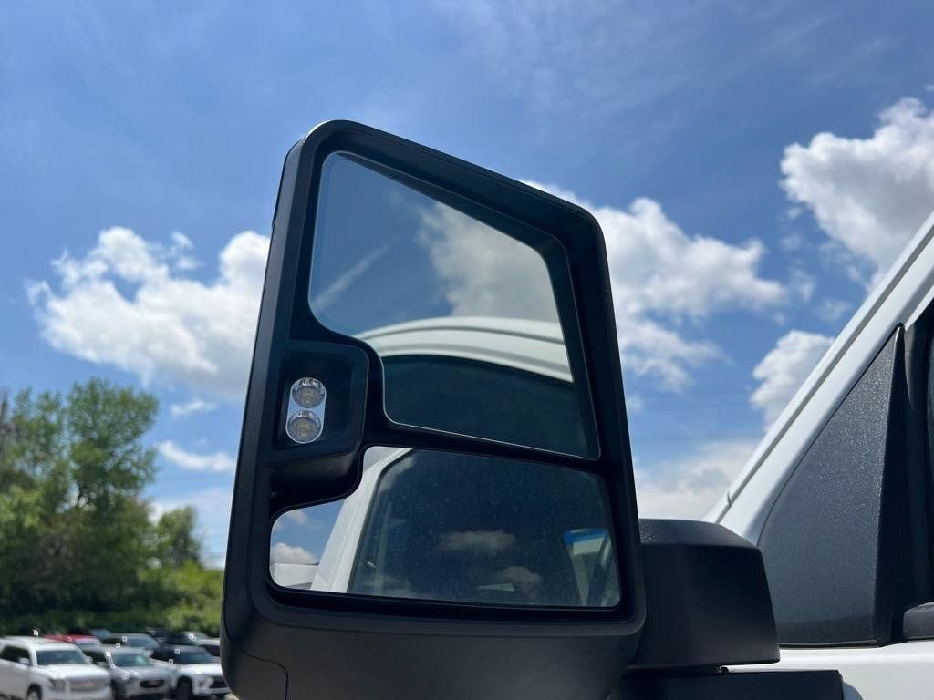 New 2025 GMC Sierra 2500 Pro w/ Convenience Package AWD/4WD image 4