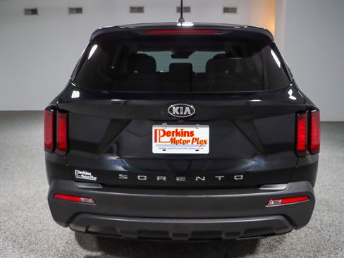Used 2021 Kia Sorento LX image 8