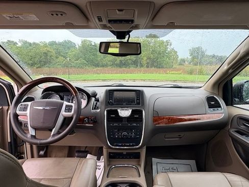 Used 2016 Chrysler Town & Country Limited Platinum w/ Trailer Tow Group FWD image 13