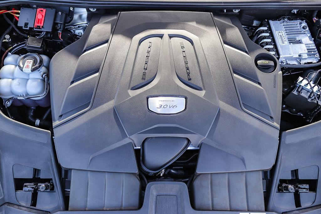 Used 2023 Porsche Cayenne AWD/4WD image 32