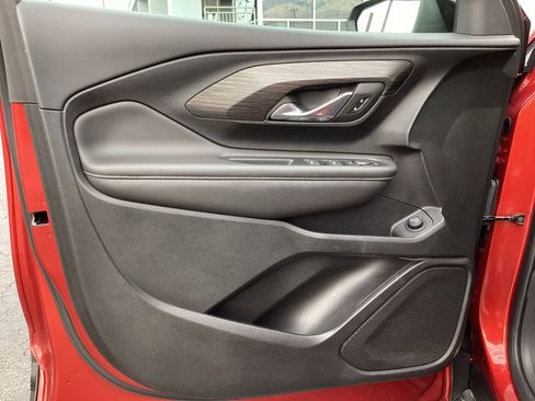 Used 2023 GMC Terrain SLE w/ Driver Convenience Package image 32