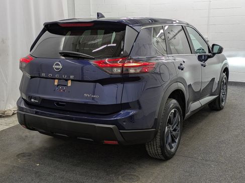 Used 2024 Nissan Rogue SV image 2