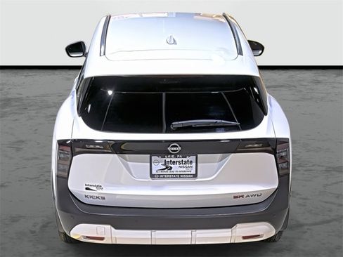 Used 2025 Nissan Kicks SR image 3