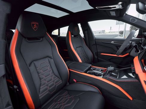 Used 2025 Lamborghini Urus SE image 42