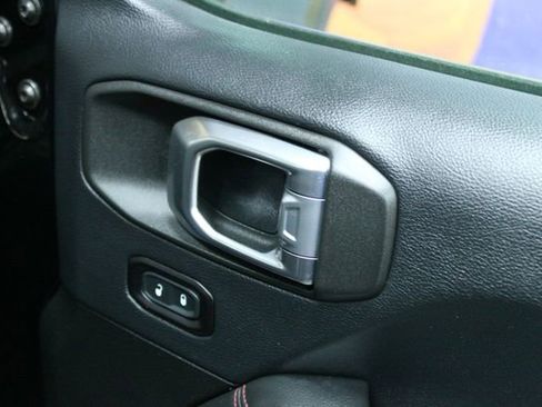 Used 2018 Jeep Wrangler Unlimited Rubicon w/ Uconnect 4C Nav & Sound Group image 9