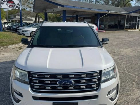 Used 2017 Ford Explorer XLT w/ Equipment Group 202A AWD/4WD image 2