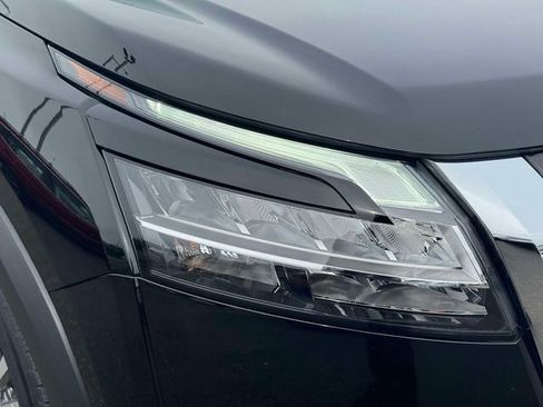 Used 2023 Nissan Pathfinder SL AWD/4WD image 13