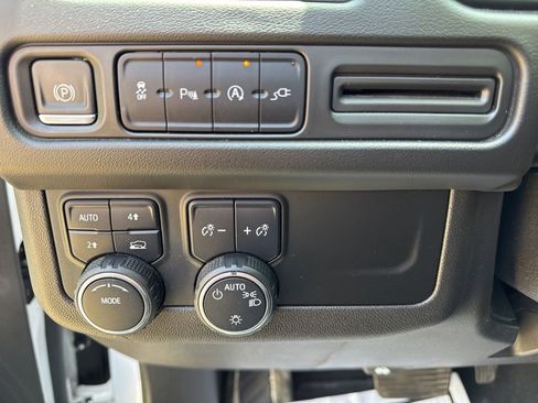 Used 2021 Chevrolet Tahoe LT AWD/4WD image 17