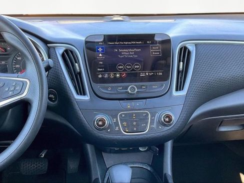 Used 2023 Chevrolet Malibu LT image 9