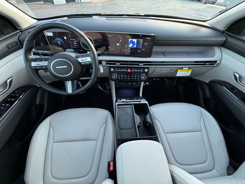 Used 2025 Hyundai Tucson Limited image 19