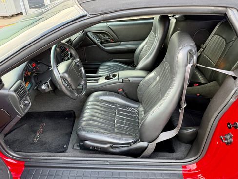 Used 2000 Chevrolet Camaro Z28 w/ SS Performance/Appearance Pkg image 6