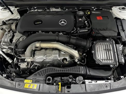 Used 2025 Mercedes-Benz CLA 250 4MATIC image 29