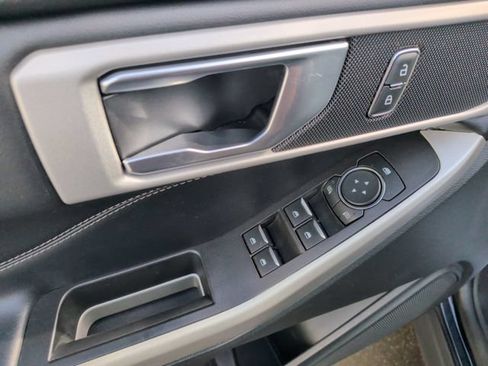 Used 2022 Ford Explorer XLT w/ Equipment Group 202A AWD/4WD image 11