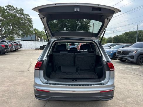 Used 2023 Volkswagen Tiguan SE w/ Panoramic Sunroof Package FWD image 48