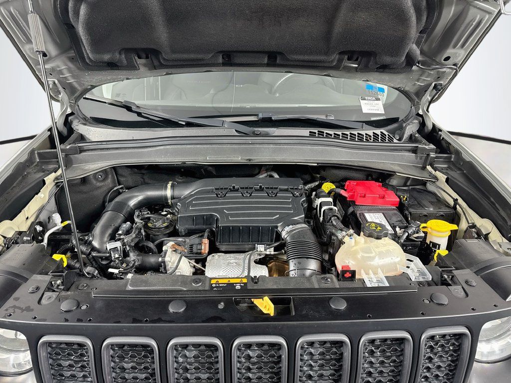 Used 2020 Jeep Renegade Trailhawk w/ Premium Leather Group AWD/4WD image 30