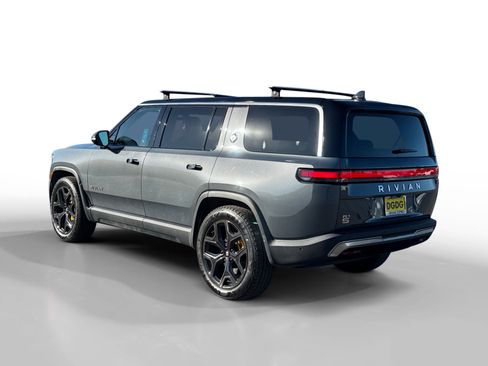 Used 2023 Rivian R1S Launch Edition image 3