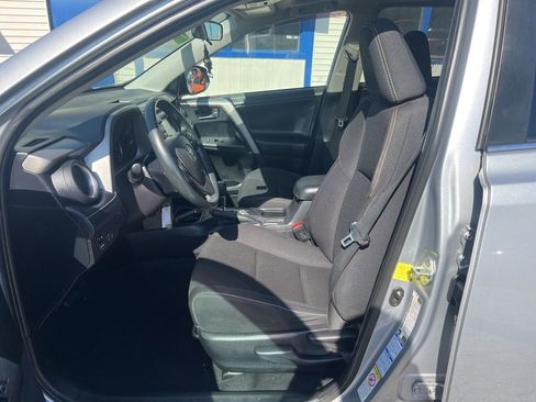 Used 2018 Toyota RAV4 XLE image 9