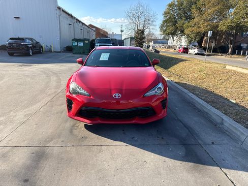 Used 2017 Toyota 86 image 5