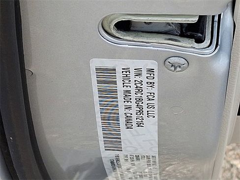 Used 2023 Chrysler Pacifica Touring-L image 24