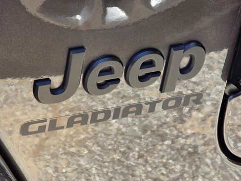 Used 2022 Jeep Gladiator Sport AWD/4WD image 5