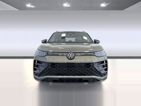 New 2026 Volkswagen Tiguan SE R-Line FWD image 6