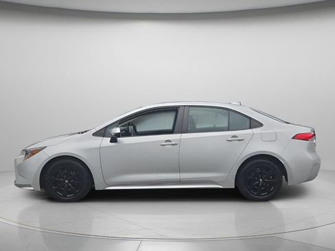 Used 2023 Toyota Corolla LE FWD image 3