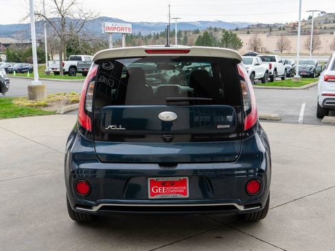 Used 2018 Kia Soul + image 6