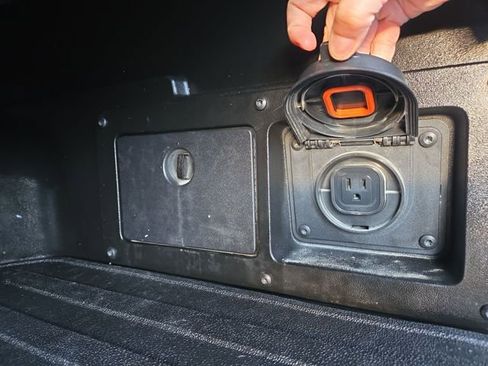 Used 2023 Toyota Tacoma TRD Off-Road image 33